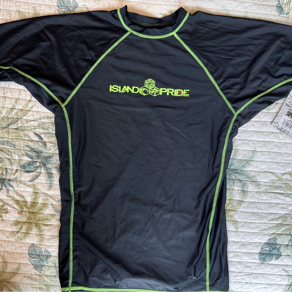 Men's Black and Green Shirt/Rashguard